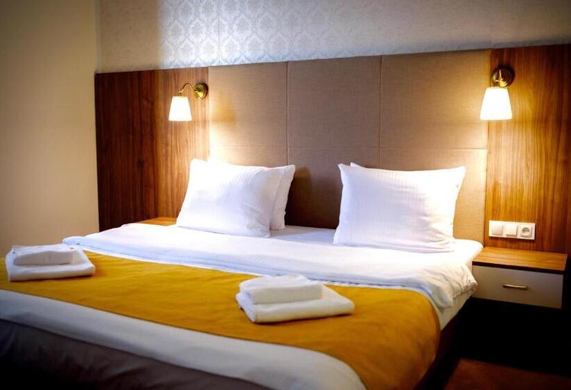 Hotel Nadodrzański Dwór   Nowa Sól