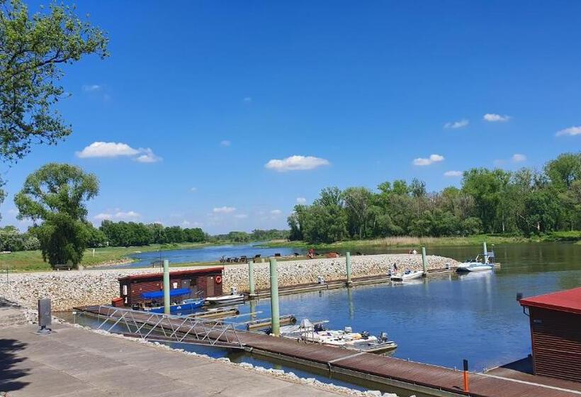 Hotel Nadodrzański Dwór   Nowa Sól