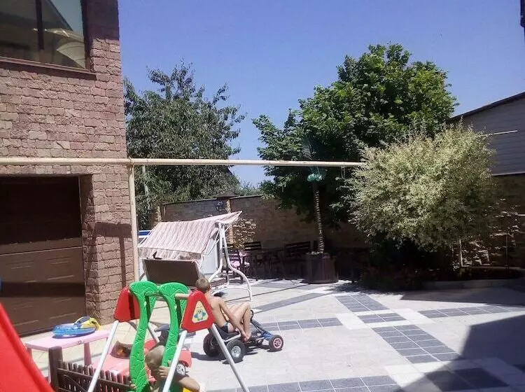 Majatalo Guest House Rendez Vous