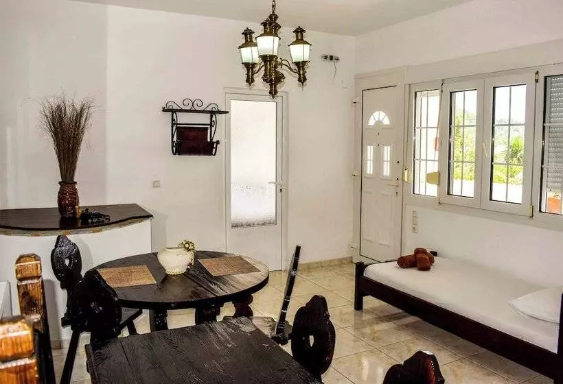 پانسیون Skiathos Holiday House