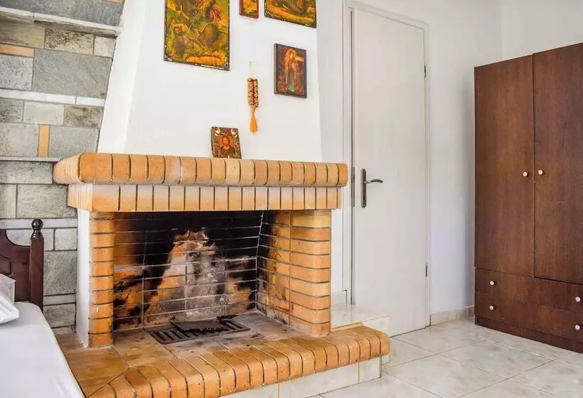 پانسیون Skiathos Holiday House