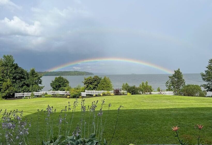 Valcour Inn & Boathouse