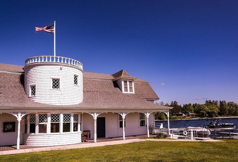 Valcour Inn & Boathouse
