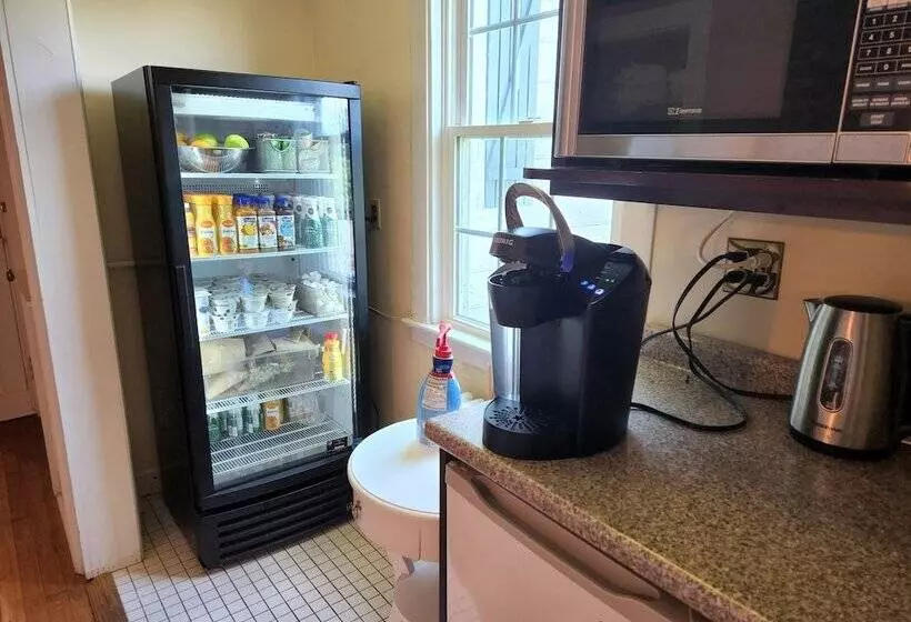 Valcour Inn & Boathouse