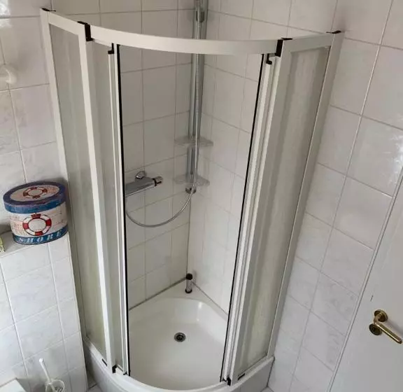 簡易ホテル Zur Linde