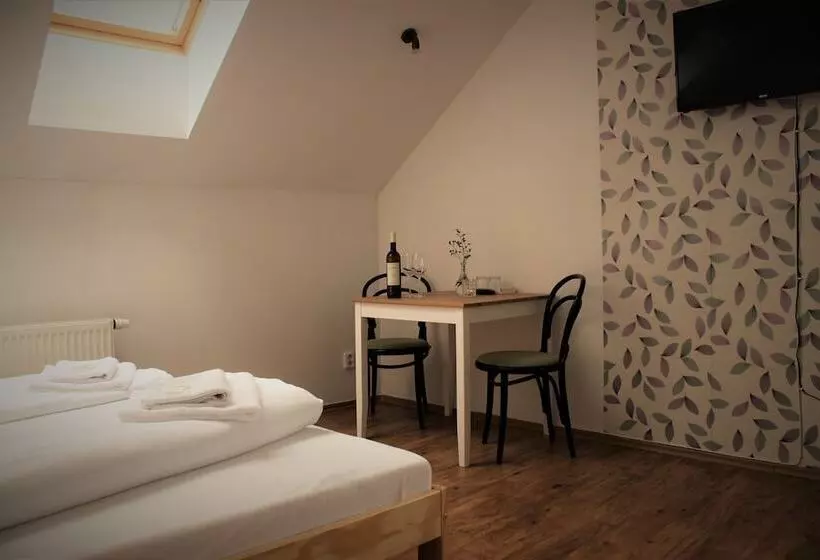 ホテル Penzion A Restaurace U řeky