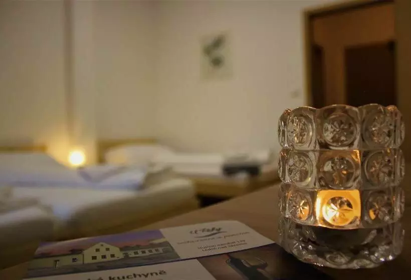 ホテル Penzion A Restaurace U řeky