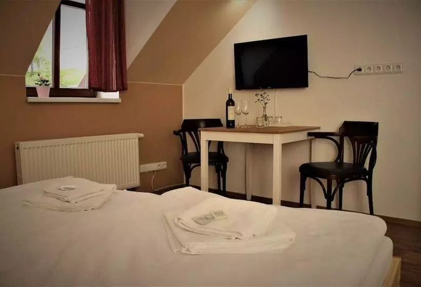 ホテル Penzion A Restaurace U řeky