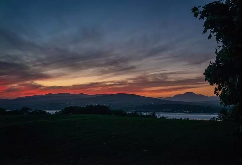 Luxurious Super King Lodge With Hot Tub