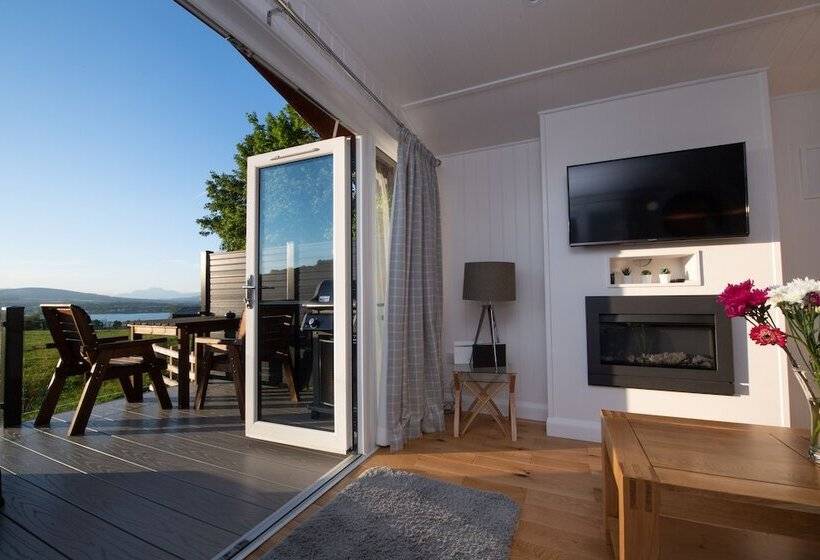 Luxurious Super King Lodge With Hot Tub