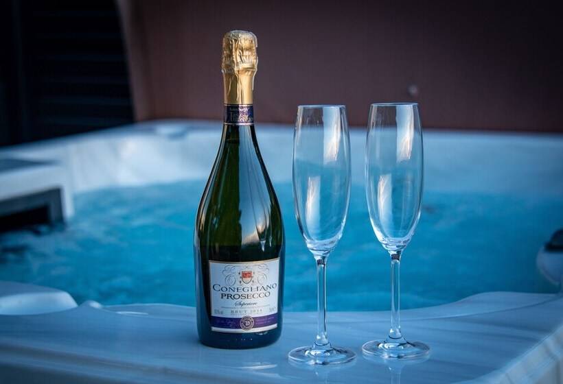 Luxurious Super King Lodge With Hot Tub