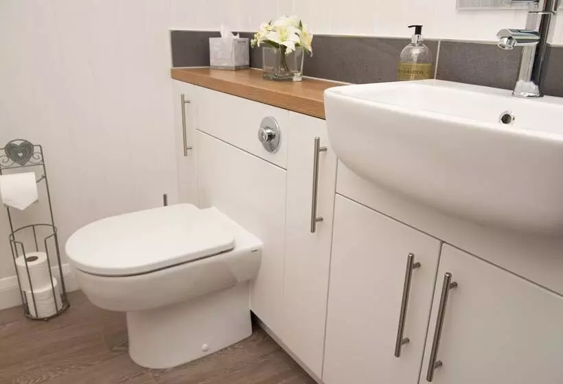 Luxurious Super King Lodge With Hot Tub