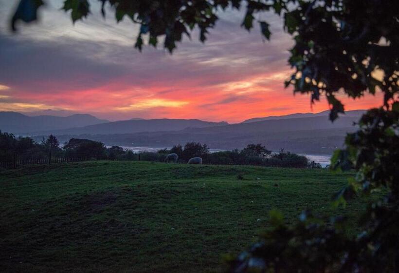 Luxurious Super King Lodge With Hot Tub