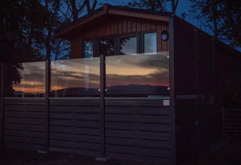 Luxurious Super King Lodge With Hot Tub