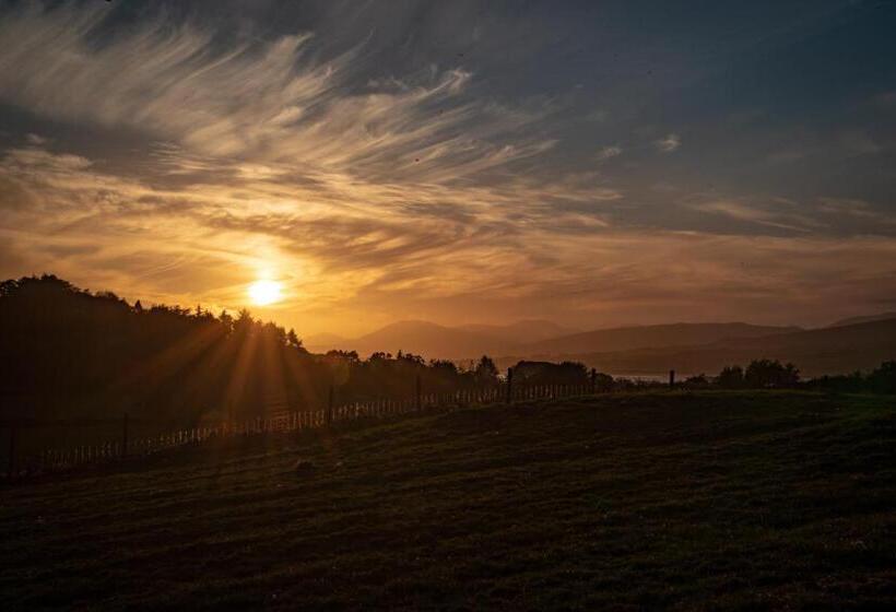 Luxurious Super King Lodge With Hot Tub