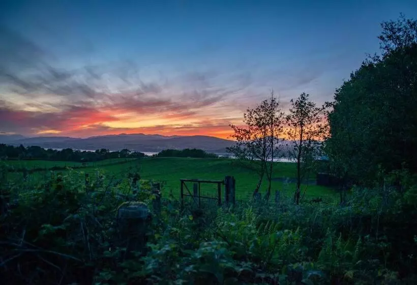 Luxurious Super King Lodge With Hot Tub