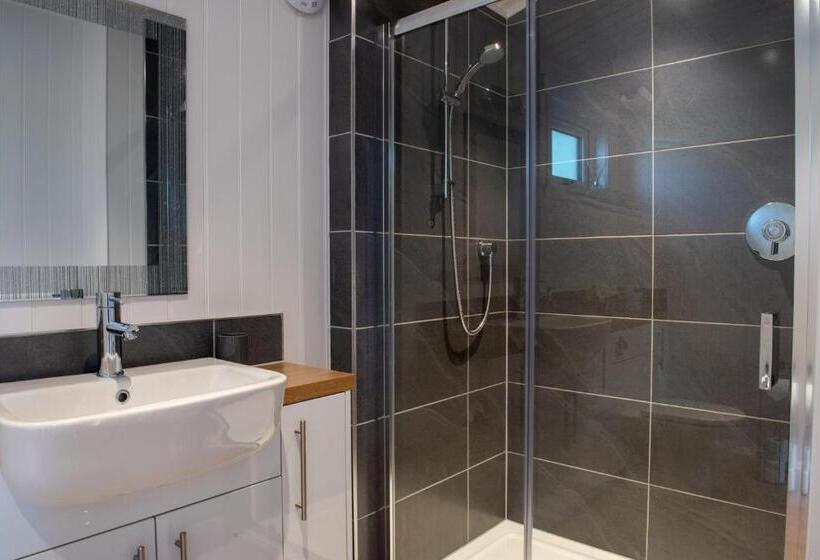 Luxurious Super King Lodge With Hot Tub