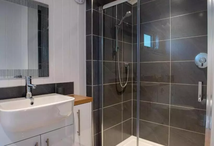 Luxurious Super King Lodge With Hot Tub