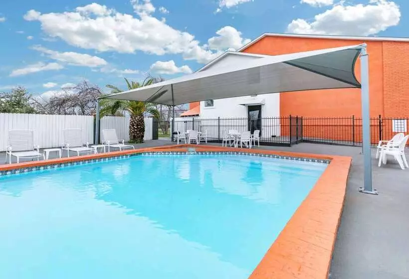 호텔 Howard Johnson By Wyndham Near Schlitterbahn