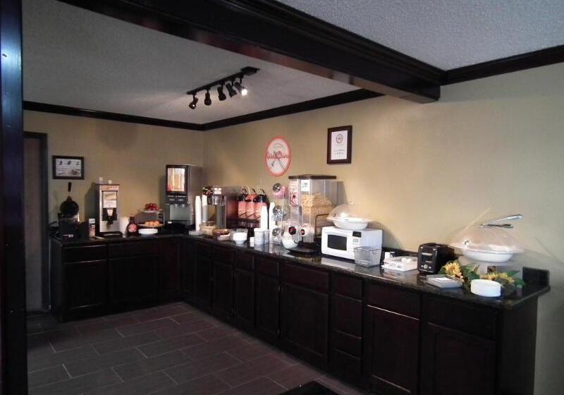 Отель Howard Johnson By Wyndham Near Schlitterbahn