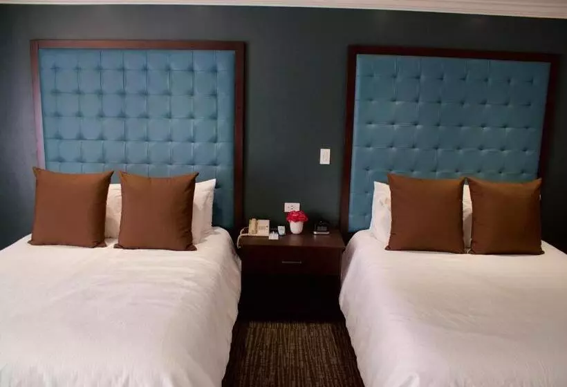 בית מלון כפרי Munras Inn