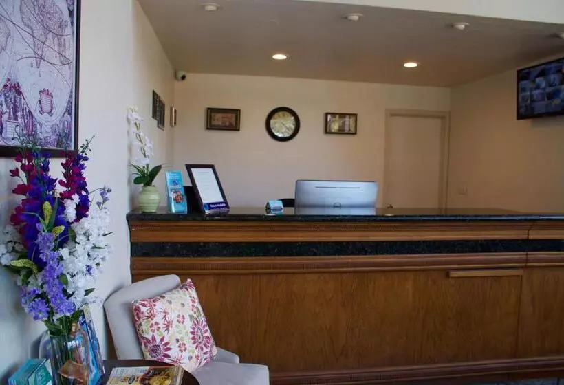 בית מלון כפרי Munras Inn