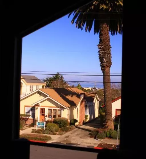 בית מלון כפרי Munras Inn