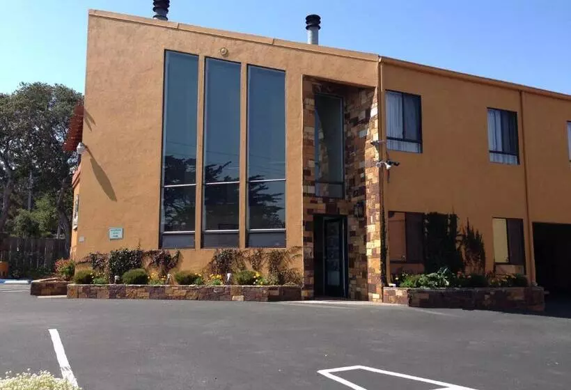 בית מלון כפרי Munras Inn