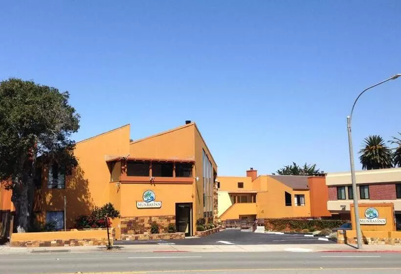 בית מלון כפרי Munras Inn