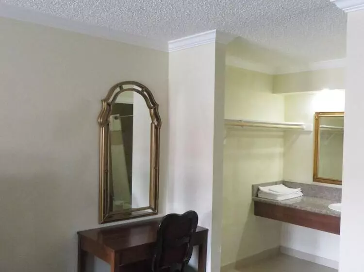 هتل National Inn Garden Grove