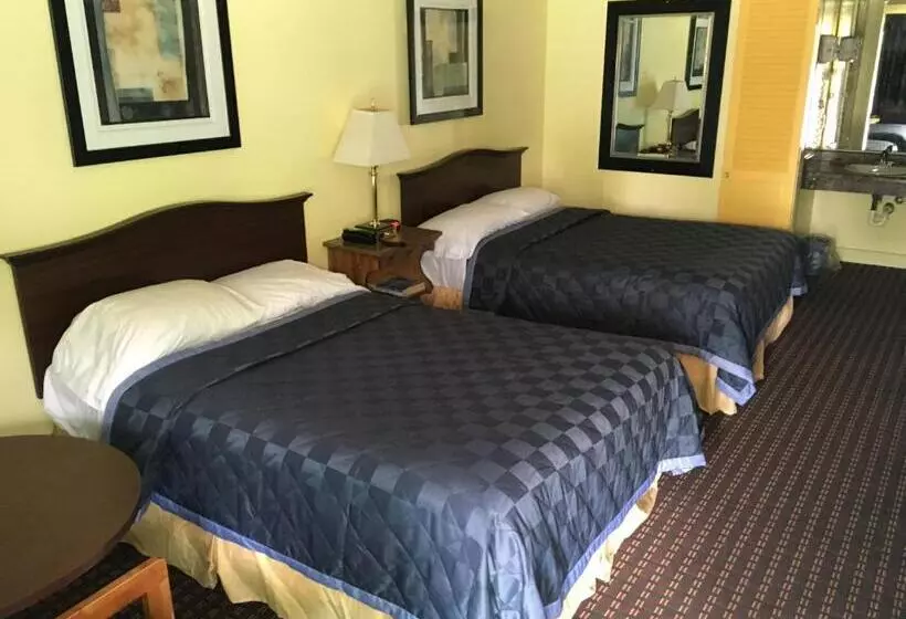 Отель Norwalk Inn