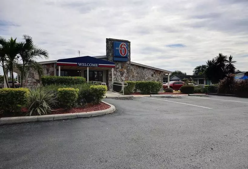 Motel 6 Palm Bay