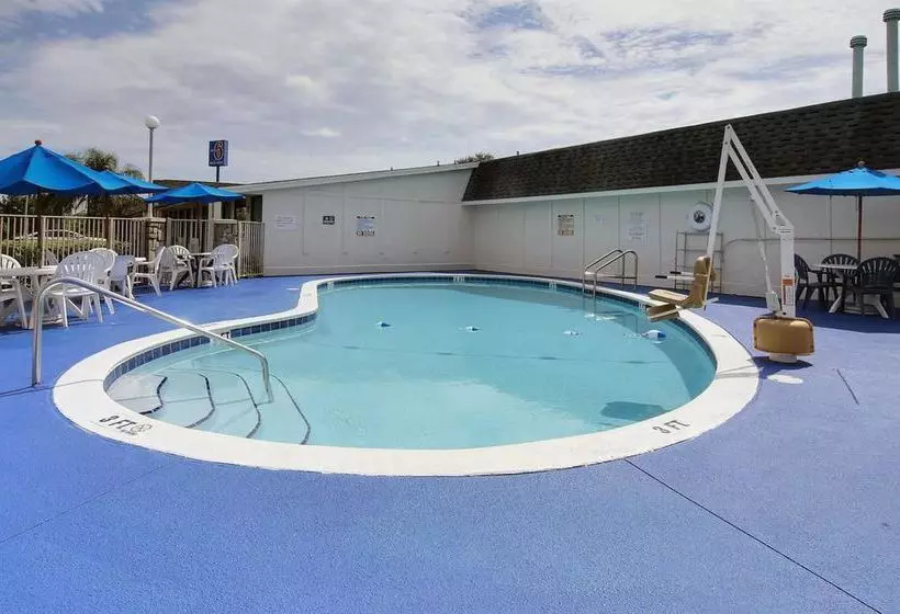 Motel 6 Palm Bay