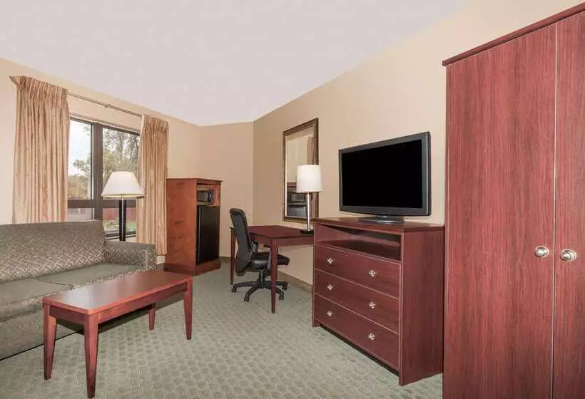 مُتل Days Inn By Wyndham Utica