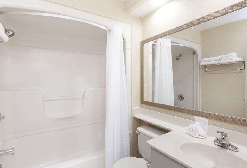 فندق على الطريق Days Inn By Wyndham Utica