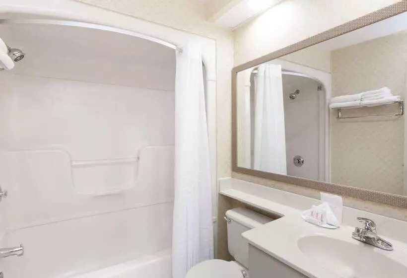 مُتل Days Inn By Wyndham Utica