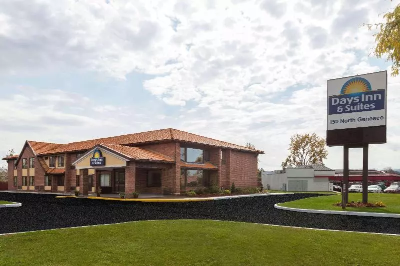 مُتل Days Inn By Wyndham Utica