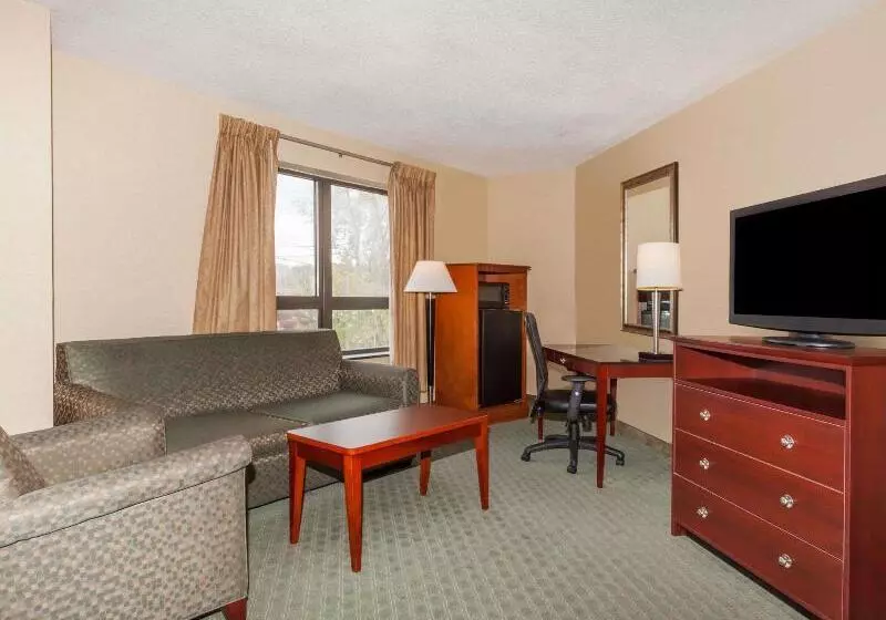 مُتل Days Inn By Wyndham Utica