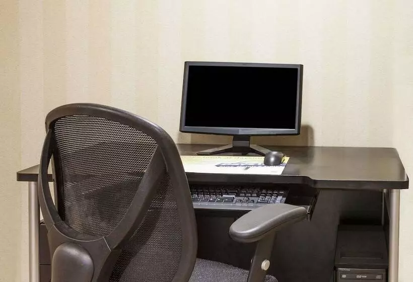 مُتل Days Inn By Wyndham Utica