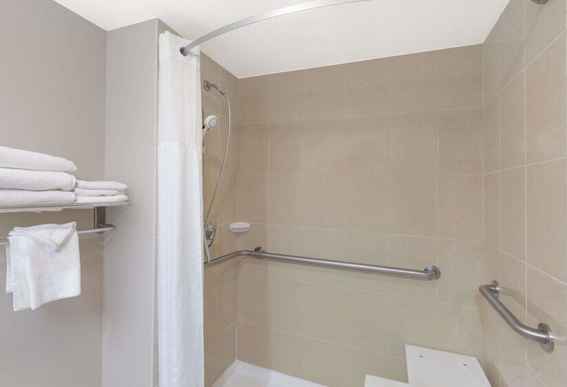 فندق على الطريق Days Inn By Wyndham Utica