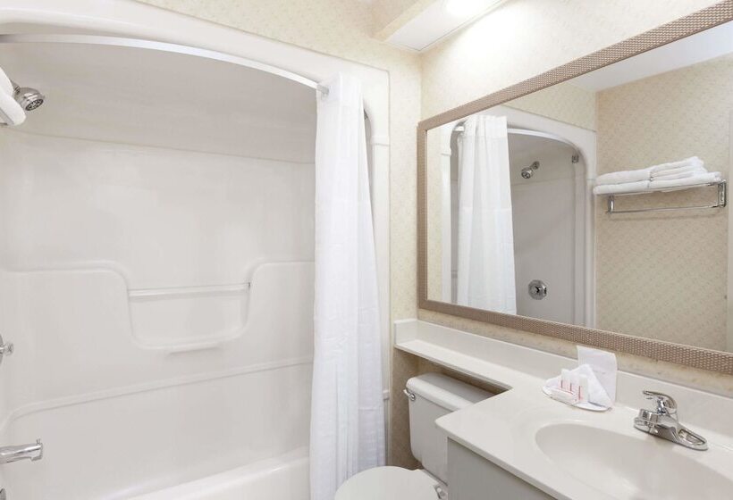 فندق على الطريق Days Inn By Wyndham Utica