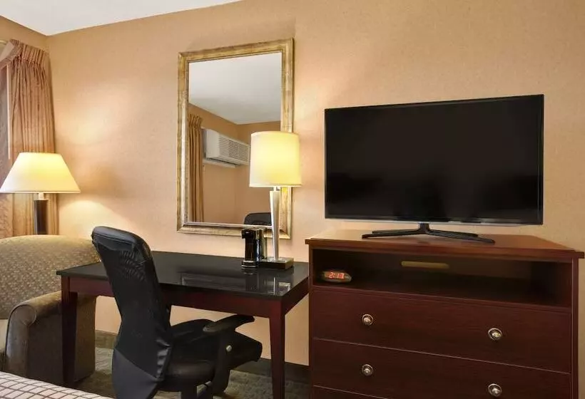 مُتل Days Inn By Wyndham Utica