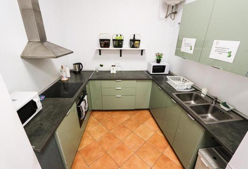 پانسیون Sweet Sevilla Hostel