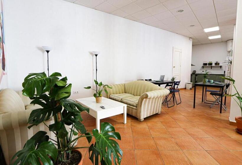 پانسیون Sweet Sevilla Hostel