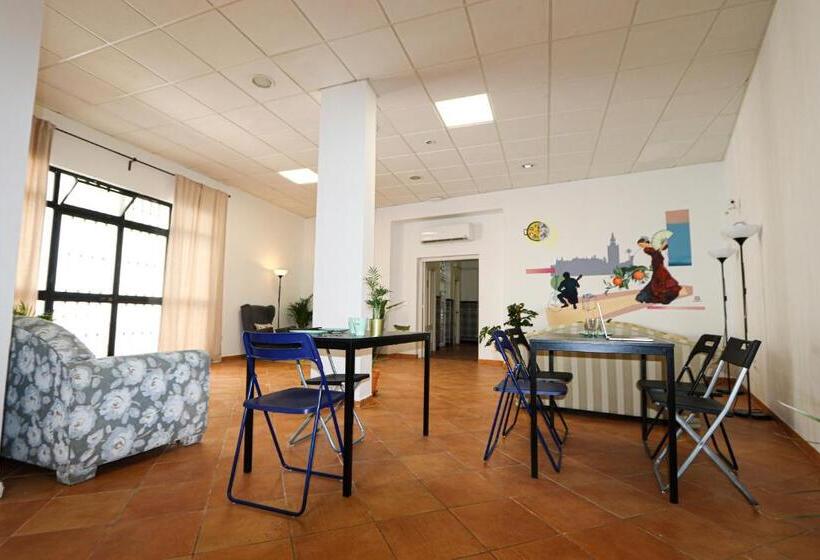 پانسیون Sweet Sevilla Hostel