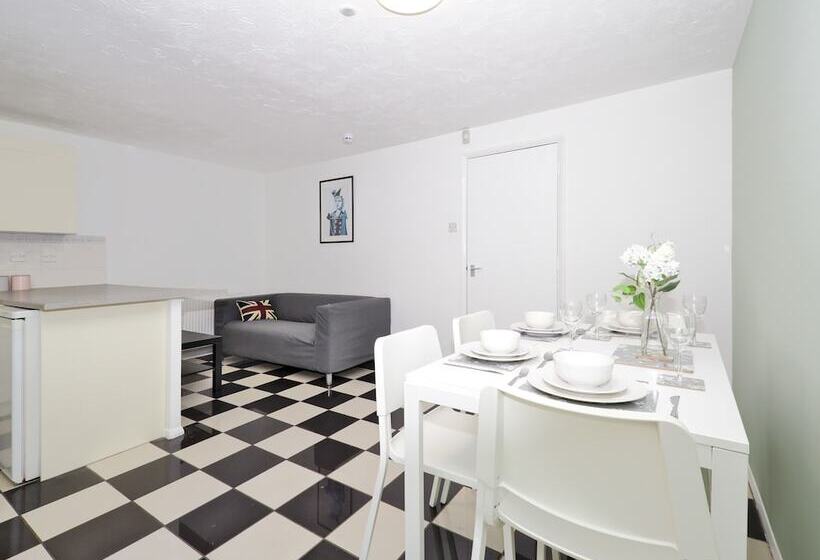 펜션 Harlinger Lodge Annexe