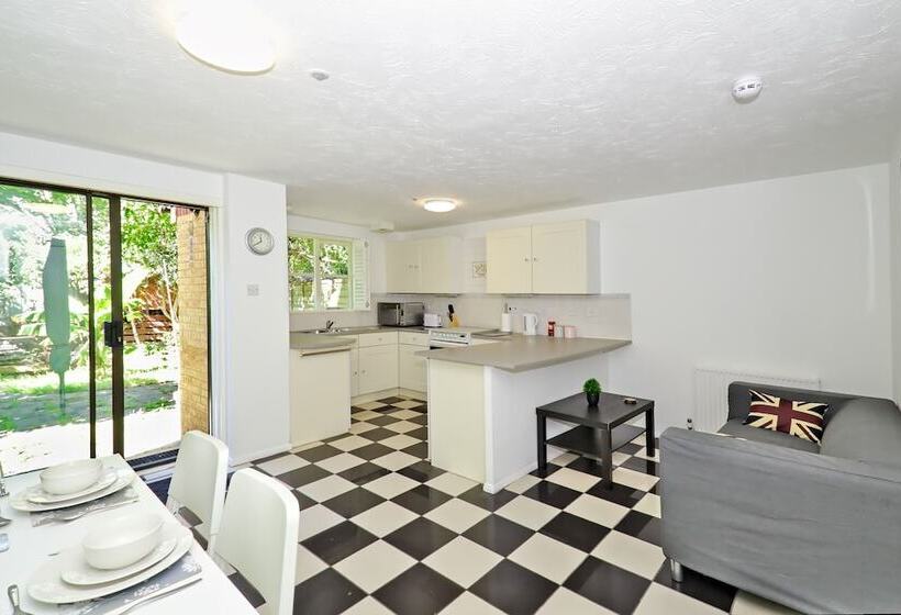 펜션 Harlinger Lodge Annexe