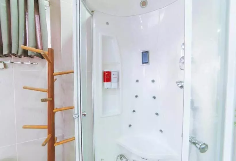 ペンション Reddoorz @ Teofely Garden Tagaytay