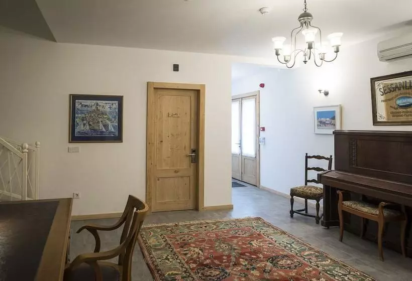 Otel Fiori   Urla
