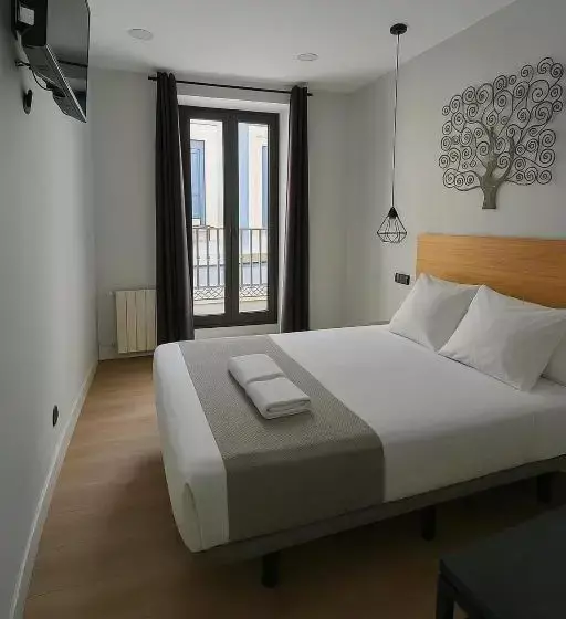 مسافرخانه Ch Lemon Rooms  Madrid